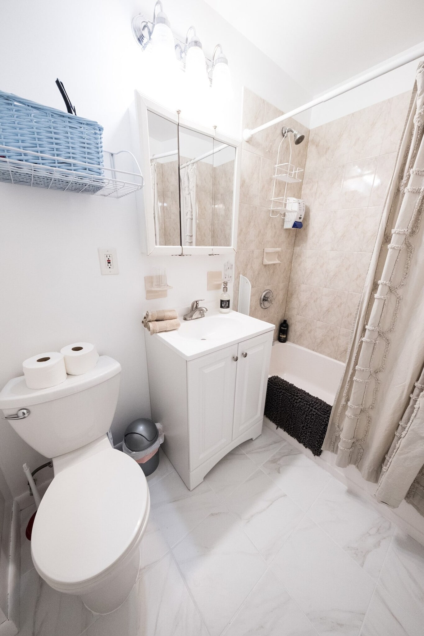 Building Photo - 328 E 74th St