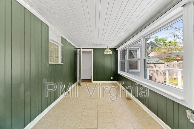 Building Photo - 818 W 42nd St
