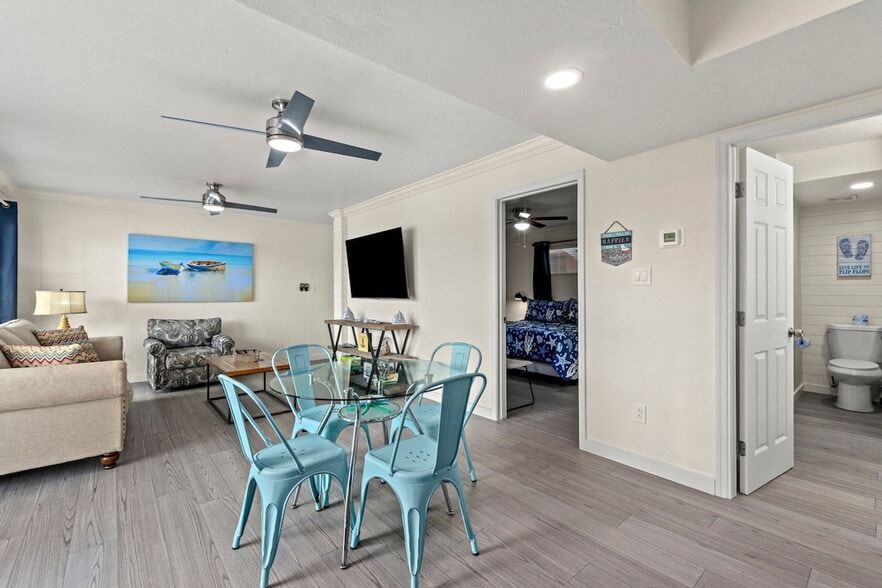 Building Photo - 4000 Gulf Terrace Dr