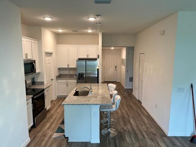Building Photo - 1099 Dania Cir