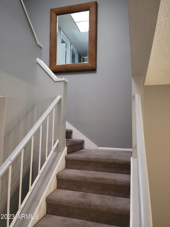 Building Photo - 815 E Grovers Ave