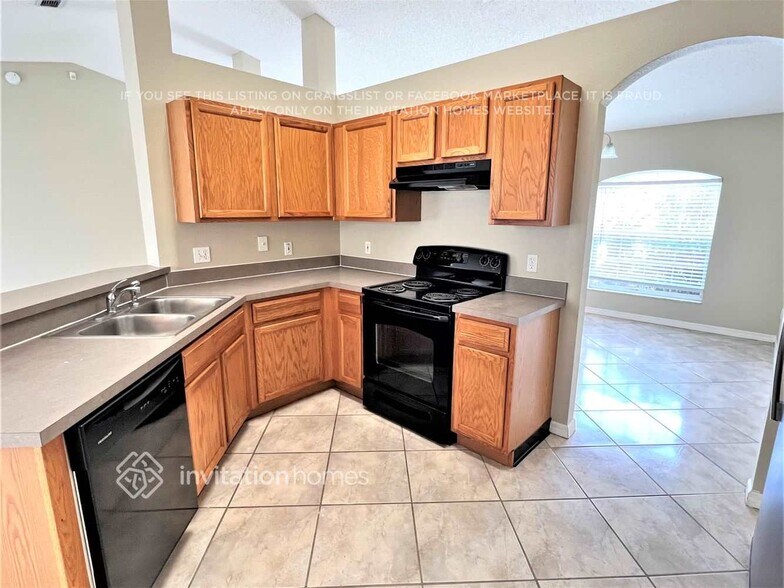 Building Photo - 1300 Navarre Dr