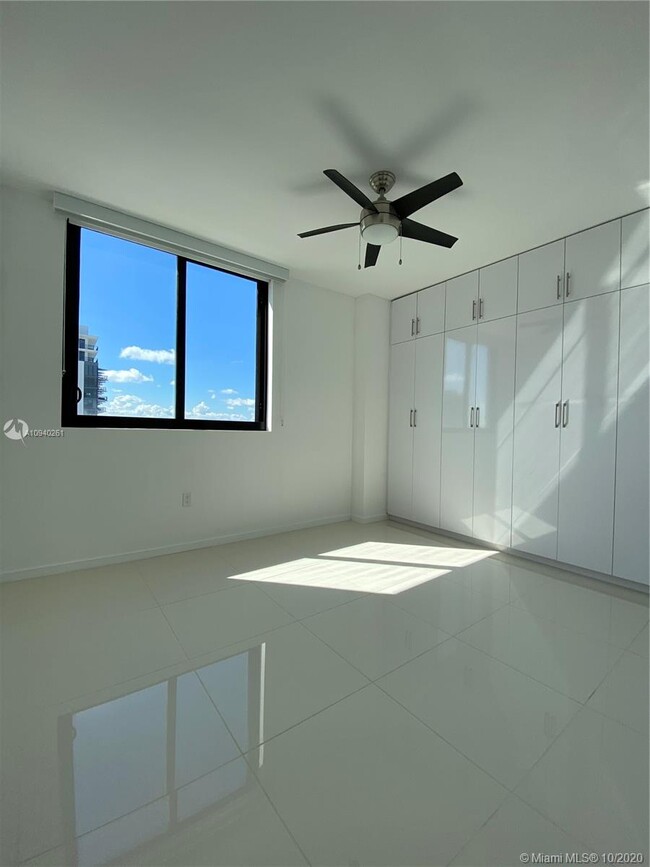 Building Photo - 5300 Paseo Blvd