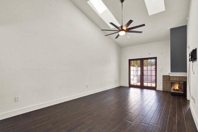 Building Photo - Charming 2-Bedroom + Bonus Room/Loft, 2-Bath Townhome Retreat in Conway!