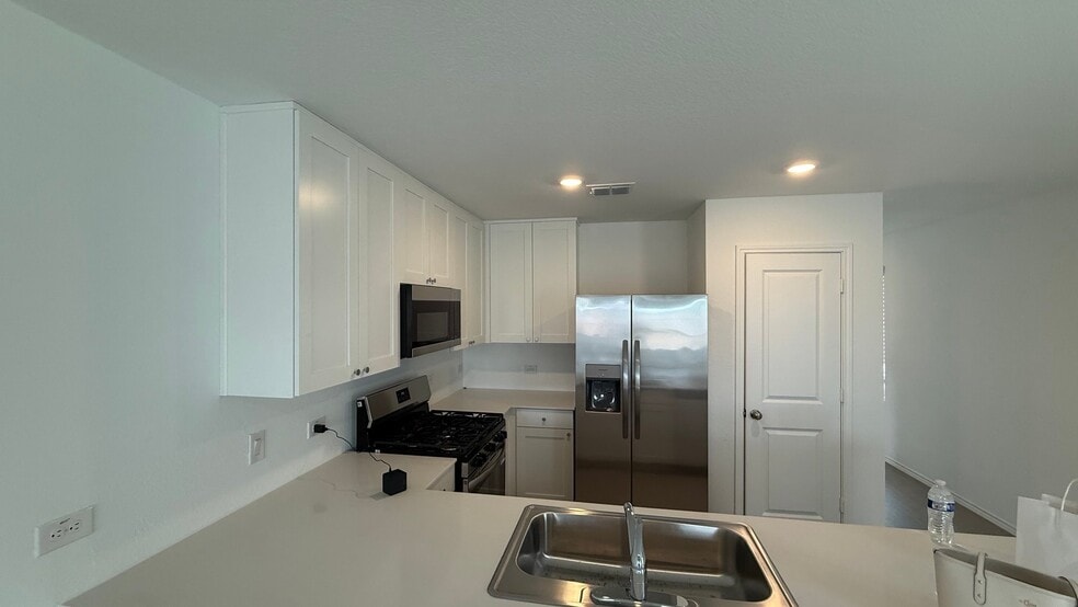 Building Photo - 205 E Lima Dr