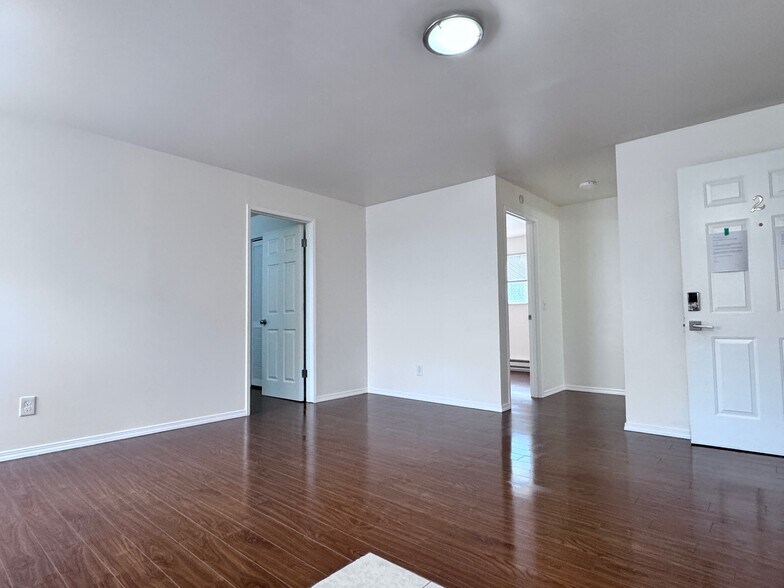 Building Photo - 3046 NE 143rd St