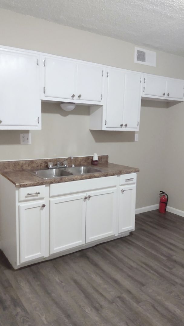 Building Photo - Charming 4 Bedroom Home with Carport in Memphis! - Open To Section 8