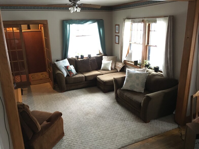 Upstairs Living Room - 921 8th Ave