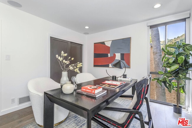 Building Photo - 9834 Wanda Park Dr