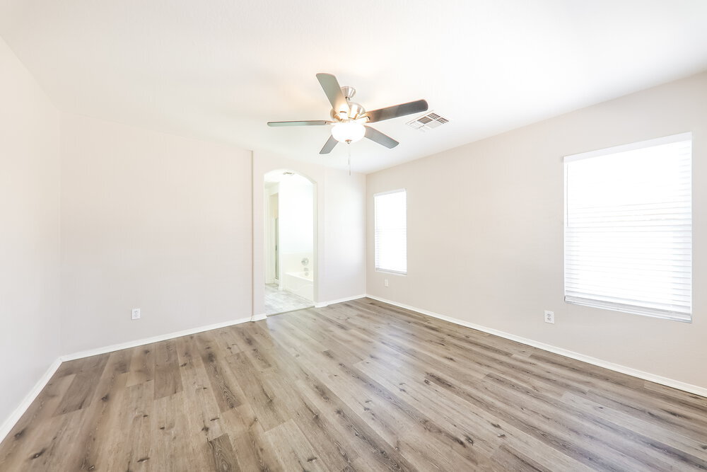 Building Photo - 2214 E Aire Libre Ave