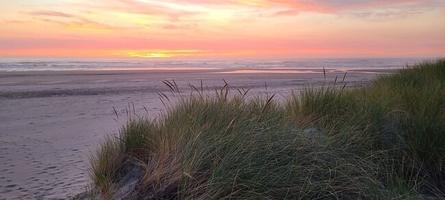 Building Photo - 2780 SW Breakers Dr