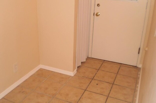 Building Photo - 7823 S Normandie Ave