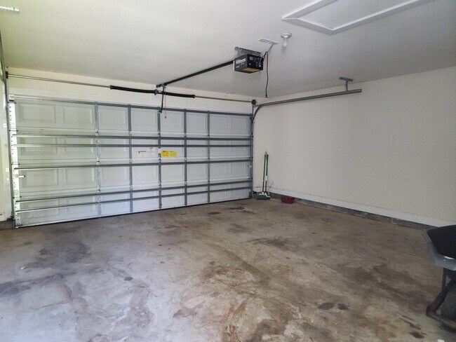 Building Photo - 2472 Lantana Ln