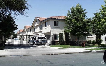 Building Photo - Elm Vista