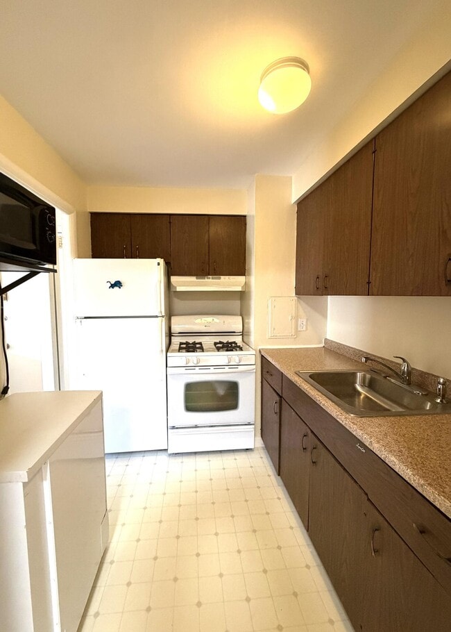 Building Photo - 1209 Island Dr