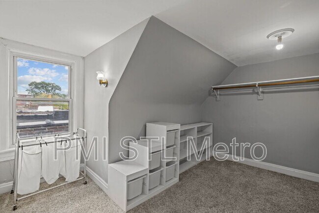 Building Photo - 4036 Flad Ave