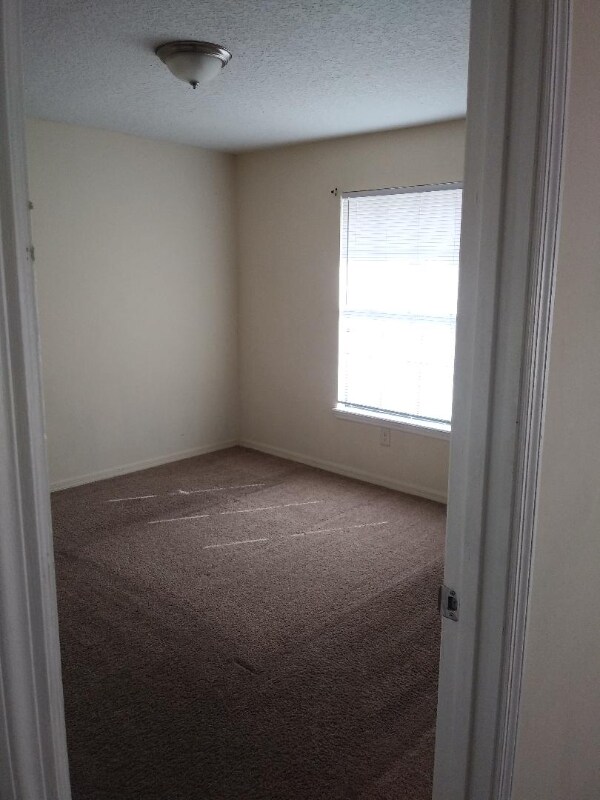 Building Photo - 289 Lovell Ln