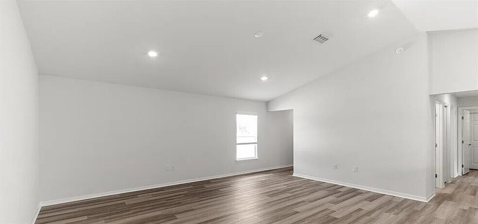 High ceilings - 7675 SE 114th St