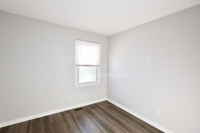 Building Photo - 1507 Lakeview Ave