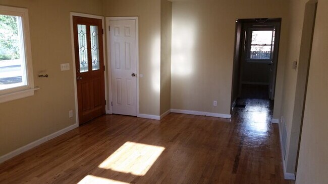 Building Photo - Charming Updated Rancher in the Heart of C...