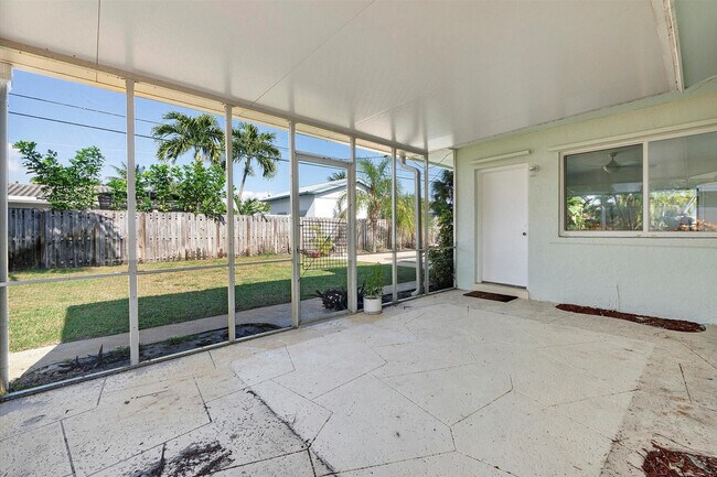 Building Photo - 1353 SE 7th Ct