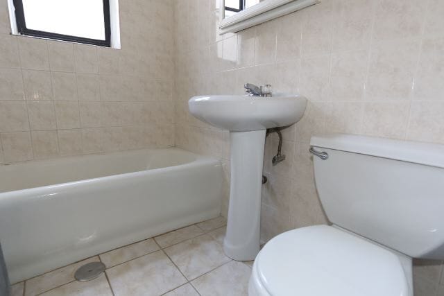 Building Photo - 1023 N Dearborn St