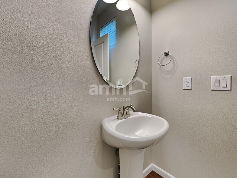 Building Photo - 306 Holdener Ln N