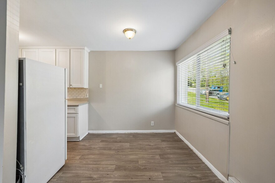 Building Photo - 550 Harding Plz