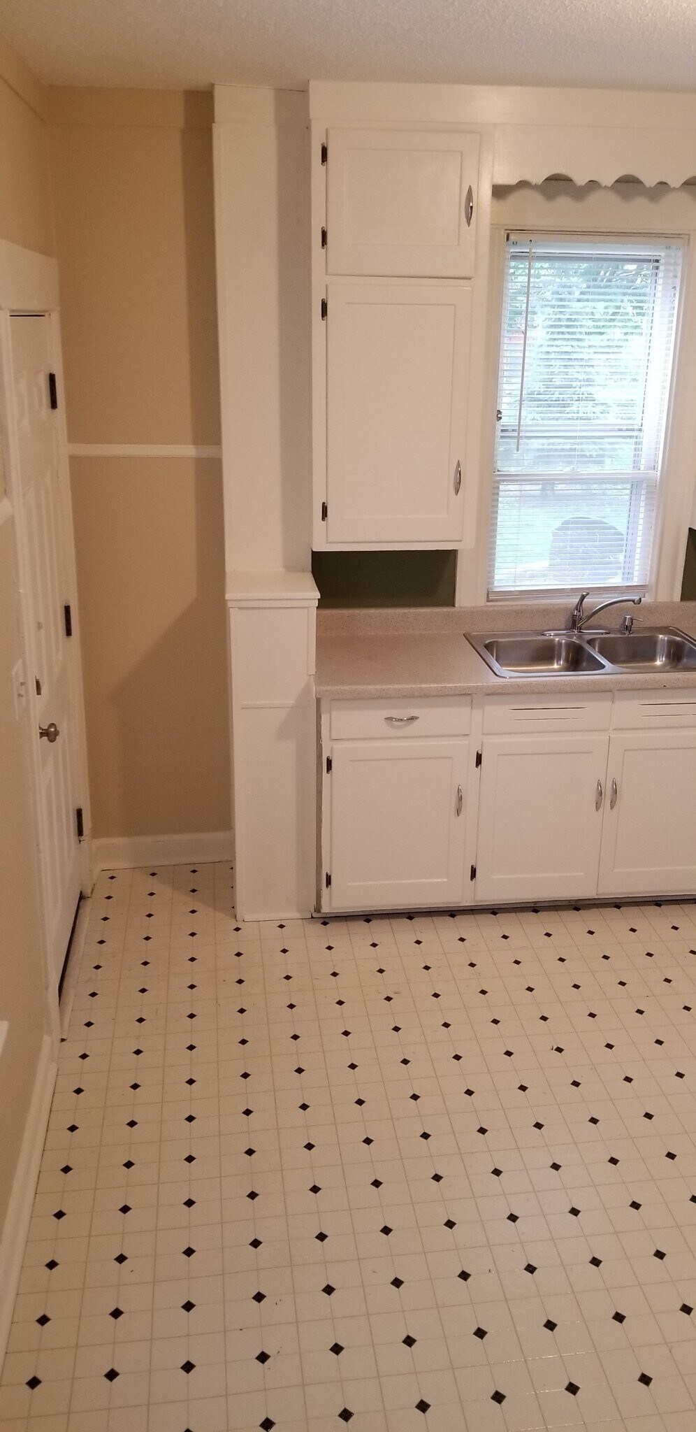 Building Photo - 1015 17th Ave N