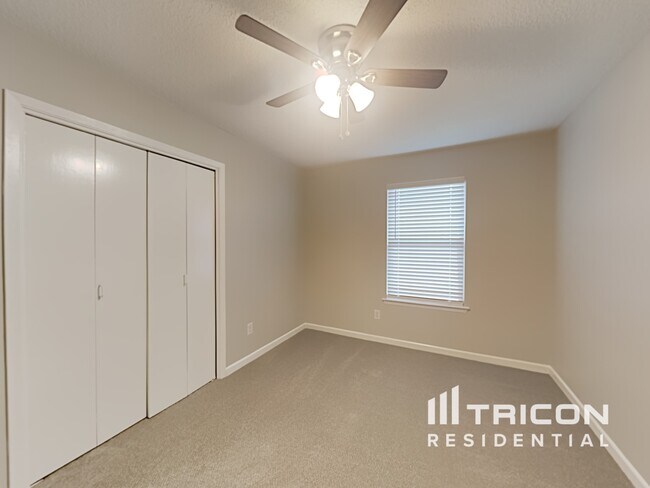 Building Photo - 612 Circleview Dr
