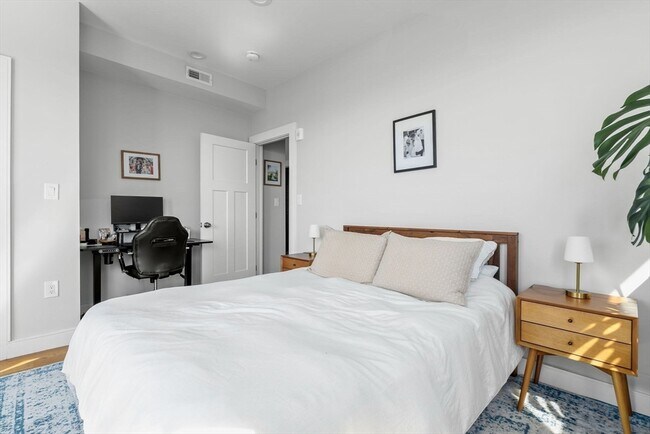 Building Photo - 1400 Columbia Rd