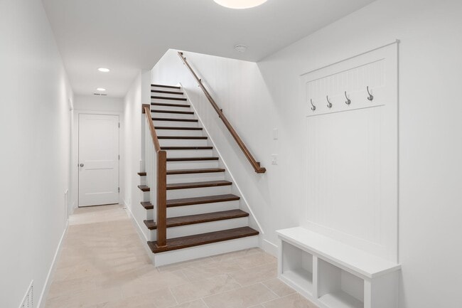 Building Photo - Main St Townhomes