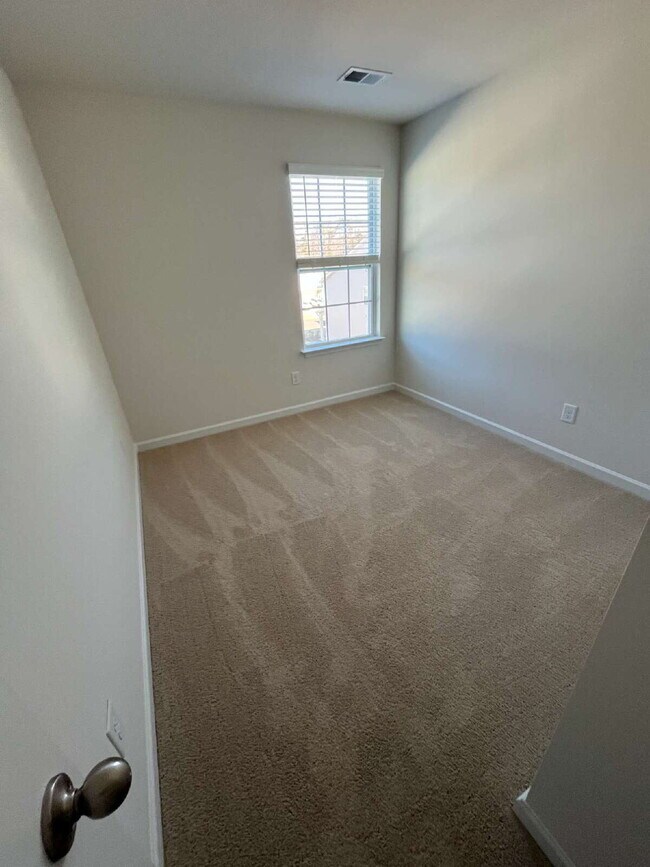 Building Photo - 228 Canopy Dr