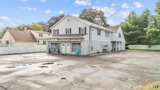 Building Photo - 184 Maple St