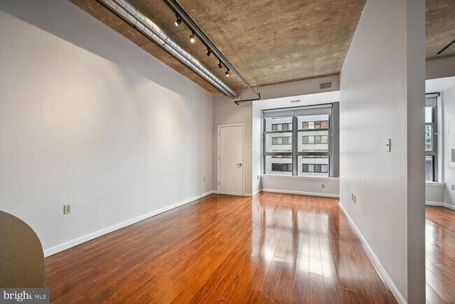 Building Photo - 1300 N St NW