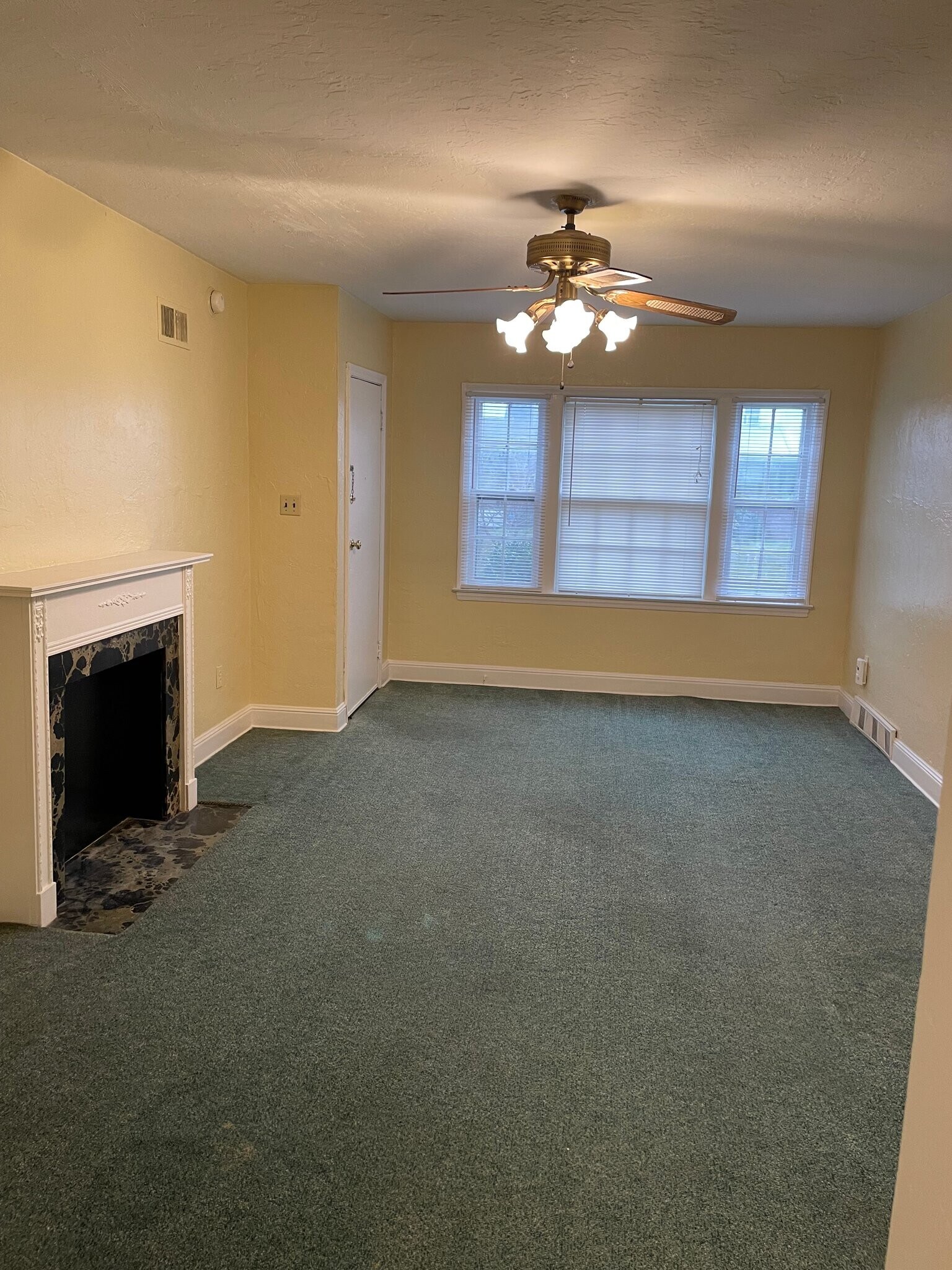 Building Photo - 1037 6th St W