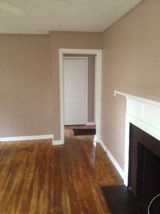 Building Photo - **AVAILABLE NOW**Near Ft. Benning/Columbus, GA 3 Bedroom / 1 Bathroom Home for Rent***