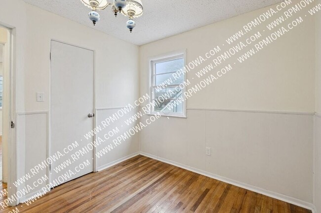 Building Photo - 1206 Amos Ave