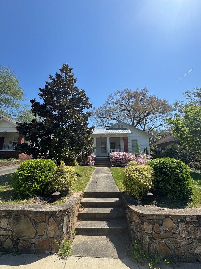 Building Photo - 2017 N Garfield St