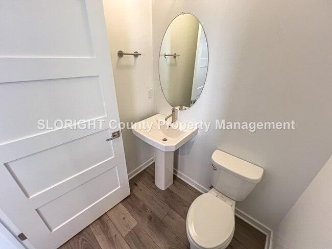 Building Photo - AVAILABLE NOW - 3 Bed/ 3 Bath Beautiful SL...