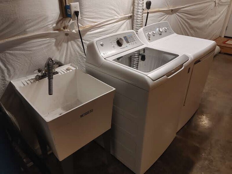 Building Photo - 708 Wilderness Rd