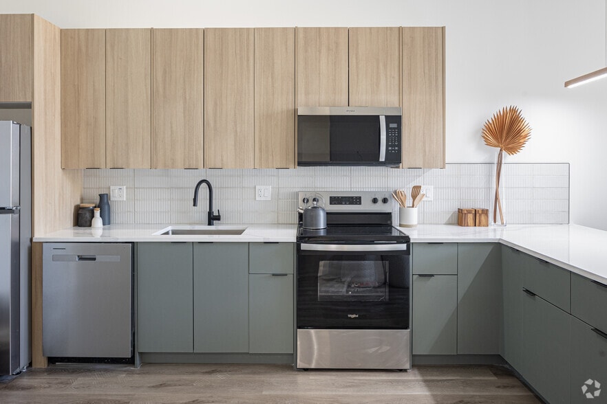 1BR, 1BA - 710SF - Kitchen - The Evergreen Lofts