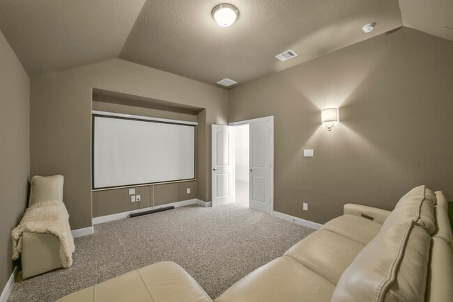 Building Photo - 6 S Wheatleigh Dr