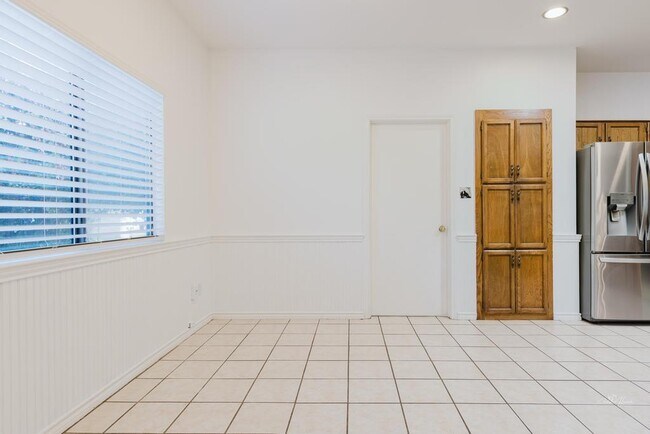 Building Photo - 14509 Crystal Ct