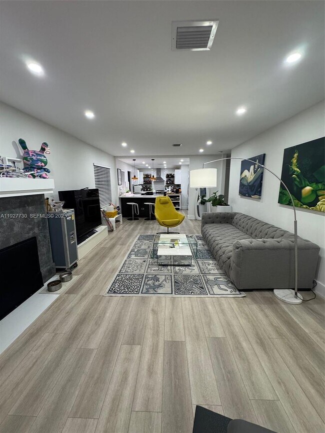 Building Photo - 557 NW 44th St