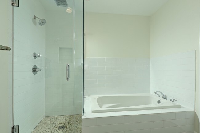 Building Photo - 750 S Spaulding Ave