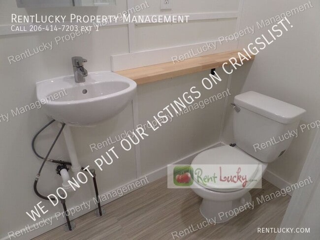 Building Photo - 2110 NE 85th St