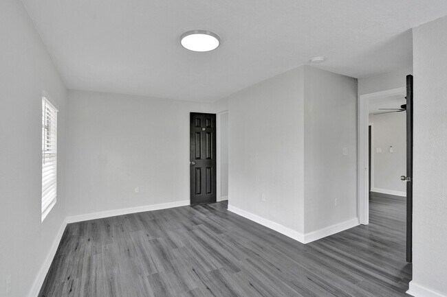 Building Photo - 234 NE 14th Ave