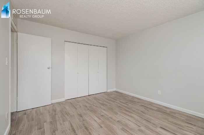Building Photo - 1050 W University Dr