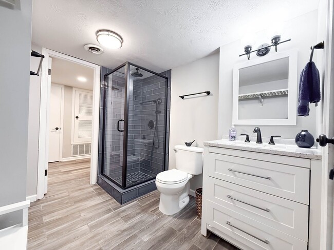 Building Photo - Fully Furnished Studio | Green Island Hills | All Utilities Included | Mid-Term Rental